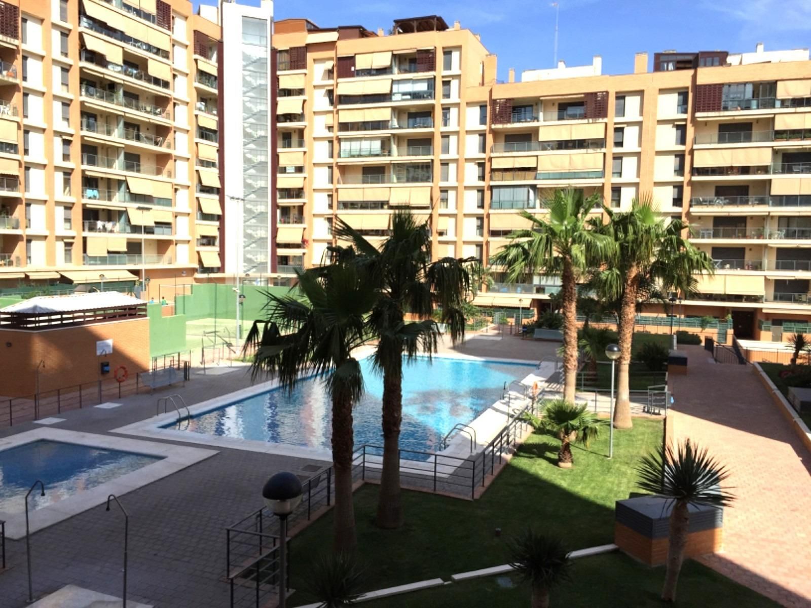 Piscina de Pis de lloguer en Alicante / Alacant amb Aire condicionat, Calefacció i Jardí privat