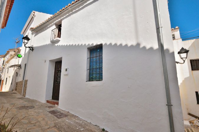 Vista exterior de Casa adosada en venda en Cartajima amb Terrassa
