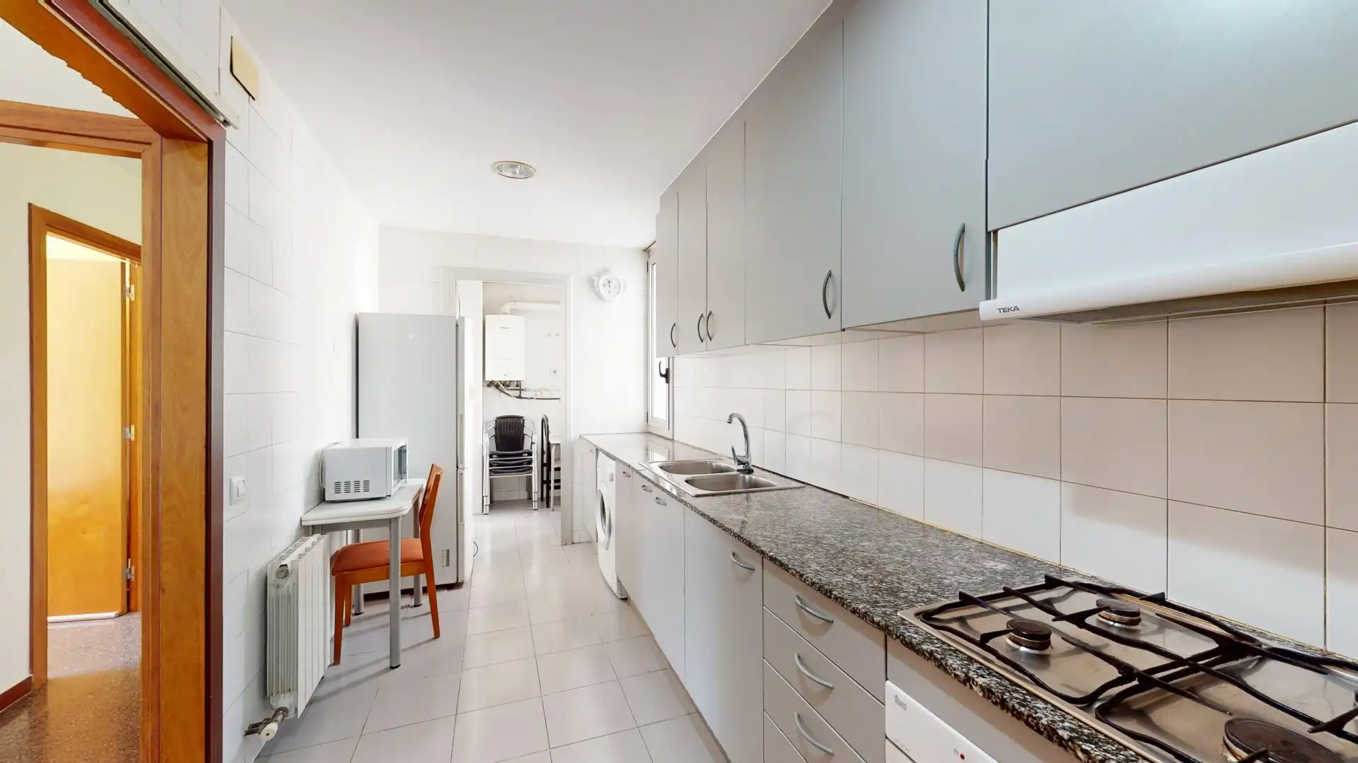 Küche von Wohnung zum Verkauf in Barcelona mit Heizung und Balkon