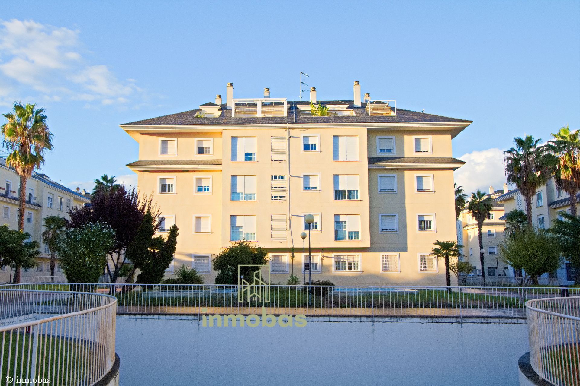 Vista exterior de Ático en venta en Badajoz Capital con Aire acondicionado, Calefacción y Trastero