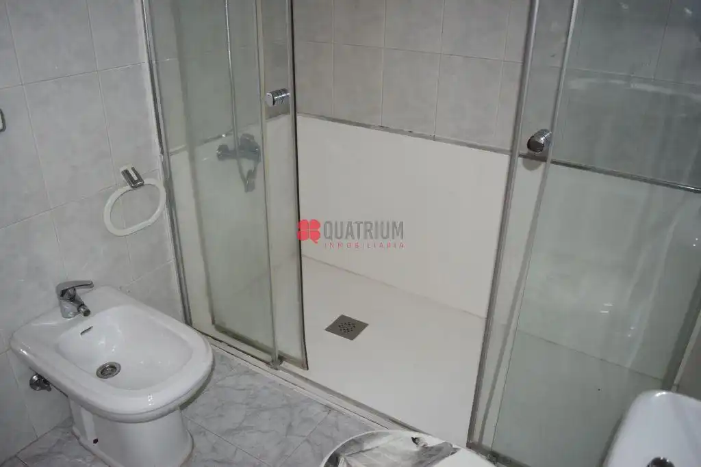 Bany de Casa o xalet en venda en Teo amb Jardí privat