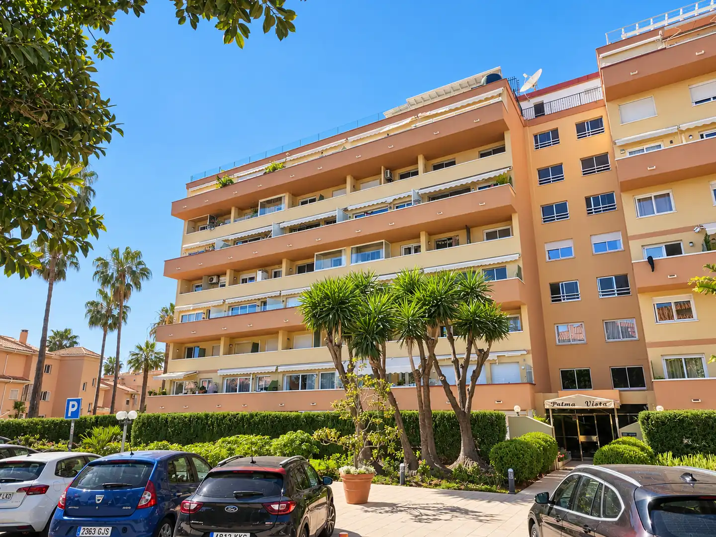Vista exterior de Dúplex en venda en Marbella amb Moblat, Rentadora i Piscina comunitària