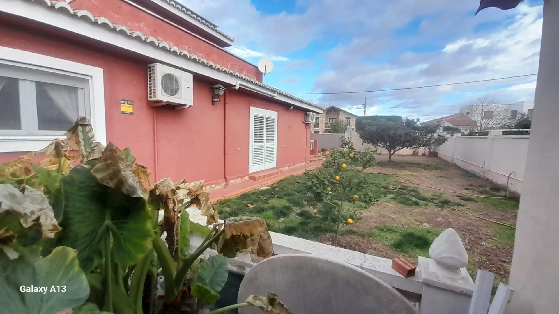 Vista exterior de Casa o xalet en venda en L'Eliana amb Calefacció, Jardí privat i Terrassa