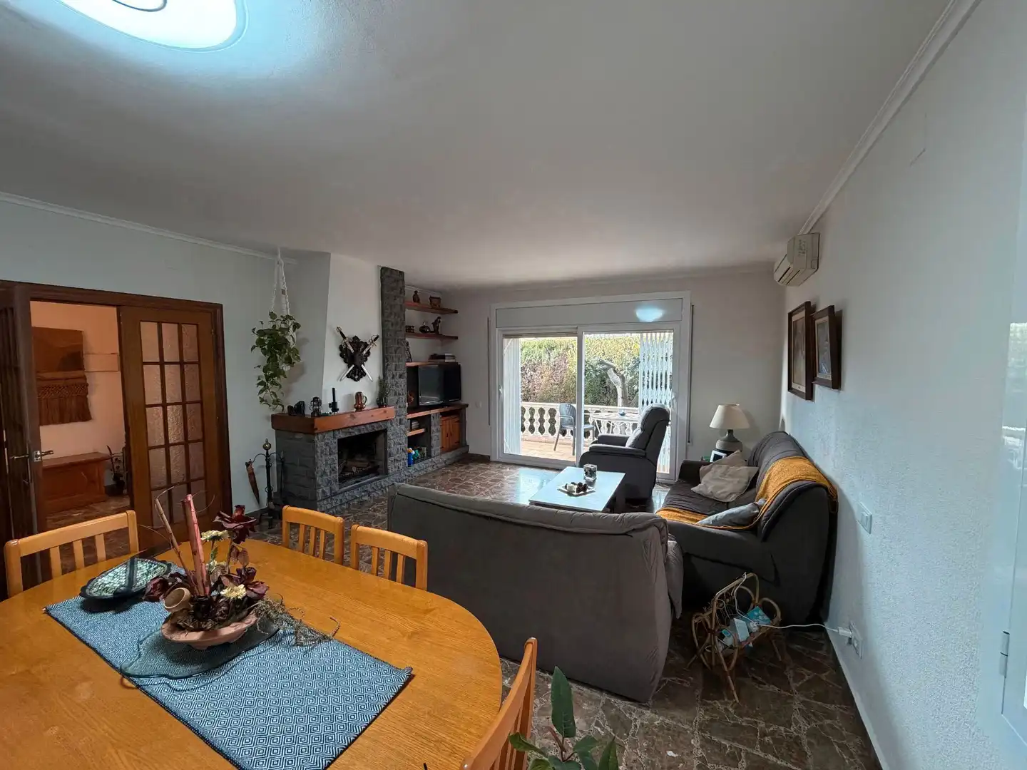 Sala de estar de Casa o chalet en venta en Barberà del Vallès con Aire acondicionado, Calefacción y Jardín privado