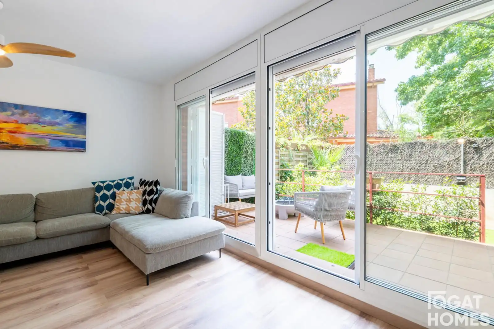 Sala de estar de Casa adosada en venta en Sant Cugat del Vallès con Aire acondicionado, Calefacción y Trastero