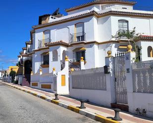 Exterior view of Single-family semi-detached for sale in Estepona  with Air Conditioner and Terrace