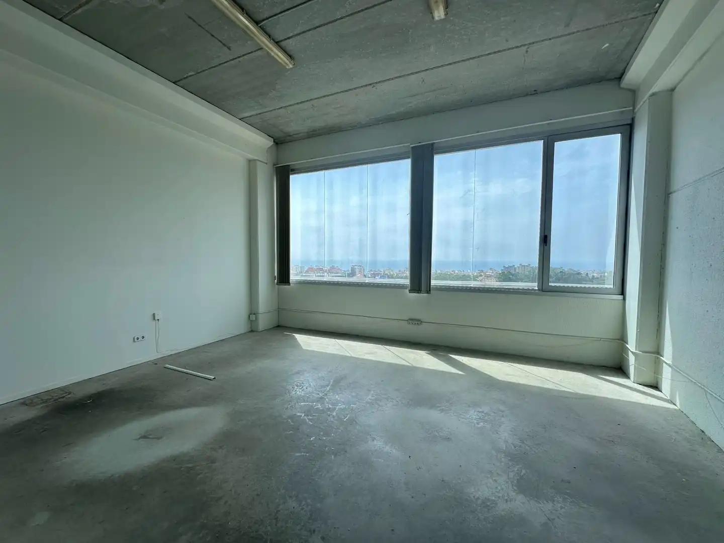 Sala d'estar de Nau industrial de lloguer en Badalona