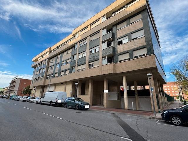 Garaje en Alquiler en Calle Paula Montalt, 11 en Portillejo - Valdegastea