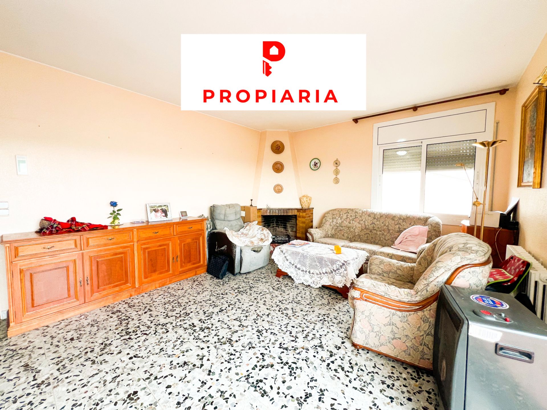 Vista exterior de Casa o xalet en venda en Torrelles de Llobregat amb Aire condicionat, Calefacció i Jardí privat