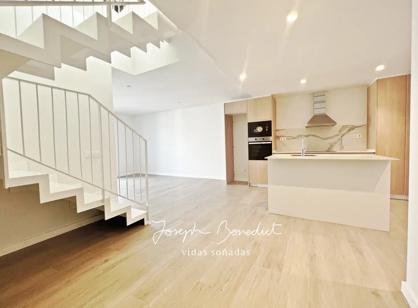 Attic for rent in Centre