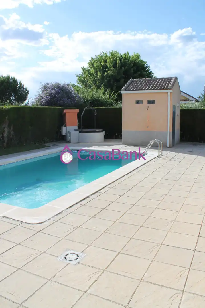 Piscina de Casa o xalet en venda en Córdoba amb Aire condicionat, Jardí privat i Piscina