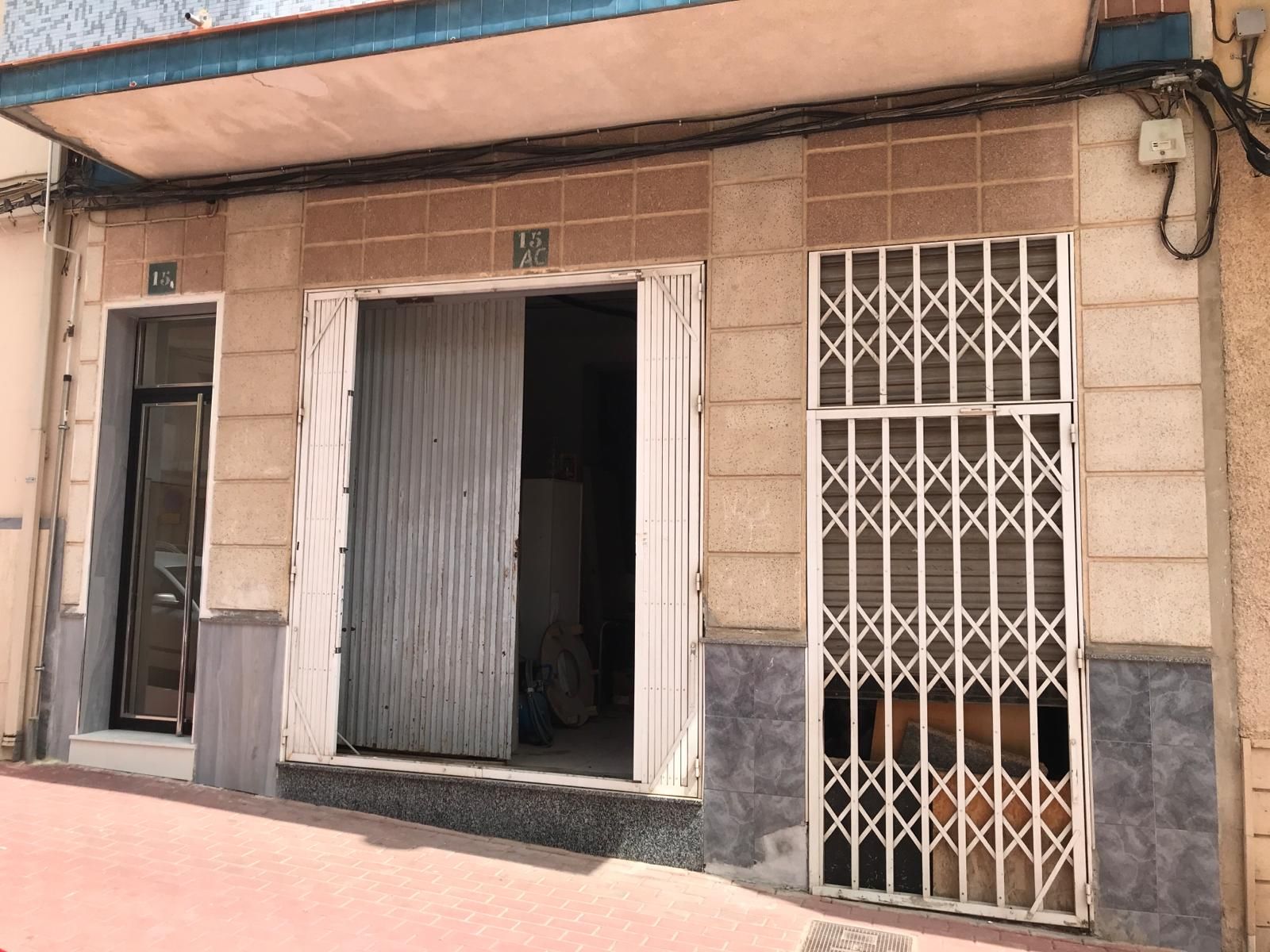 Vista exterior de Local en venda en Cieza amb Terrassa i Moblat