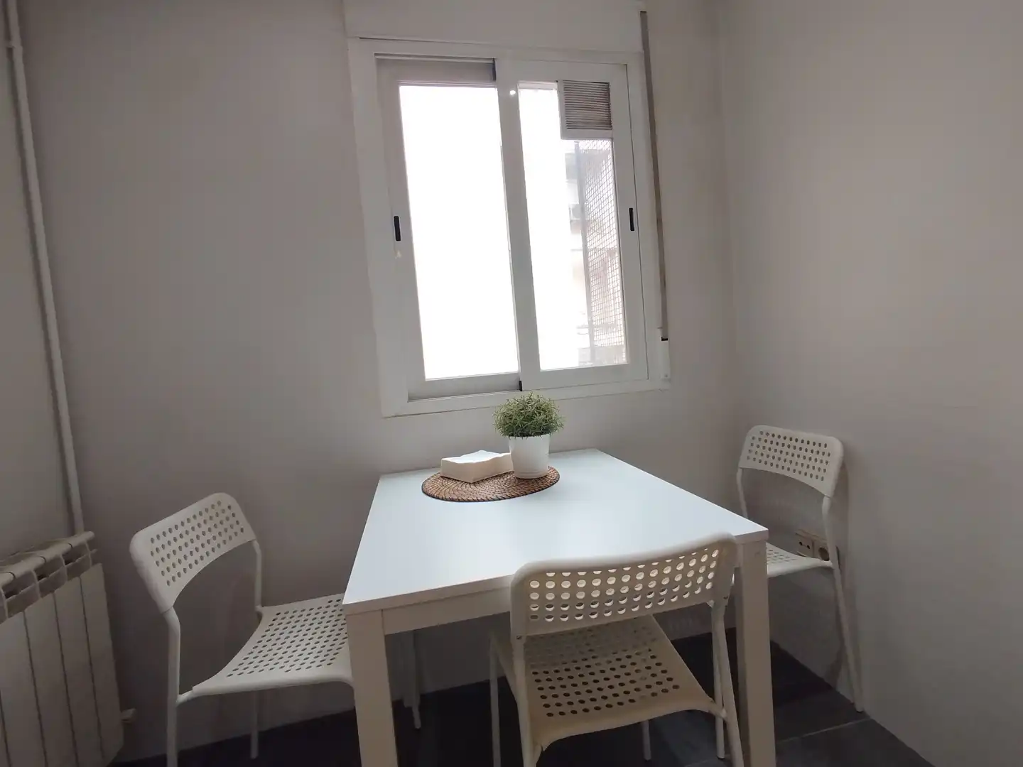 Dining room of Flat for share in Madrid  with Heating, Furnished and Oven