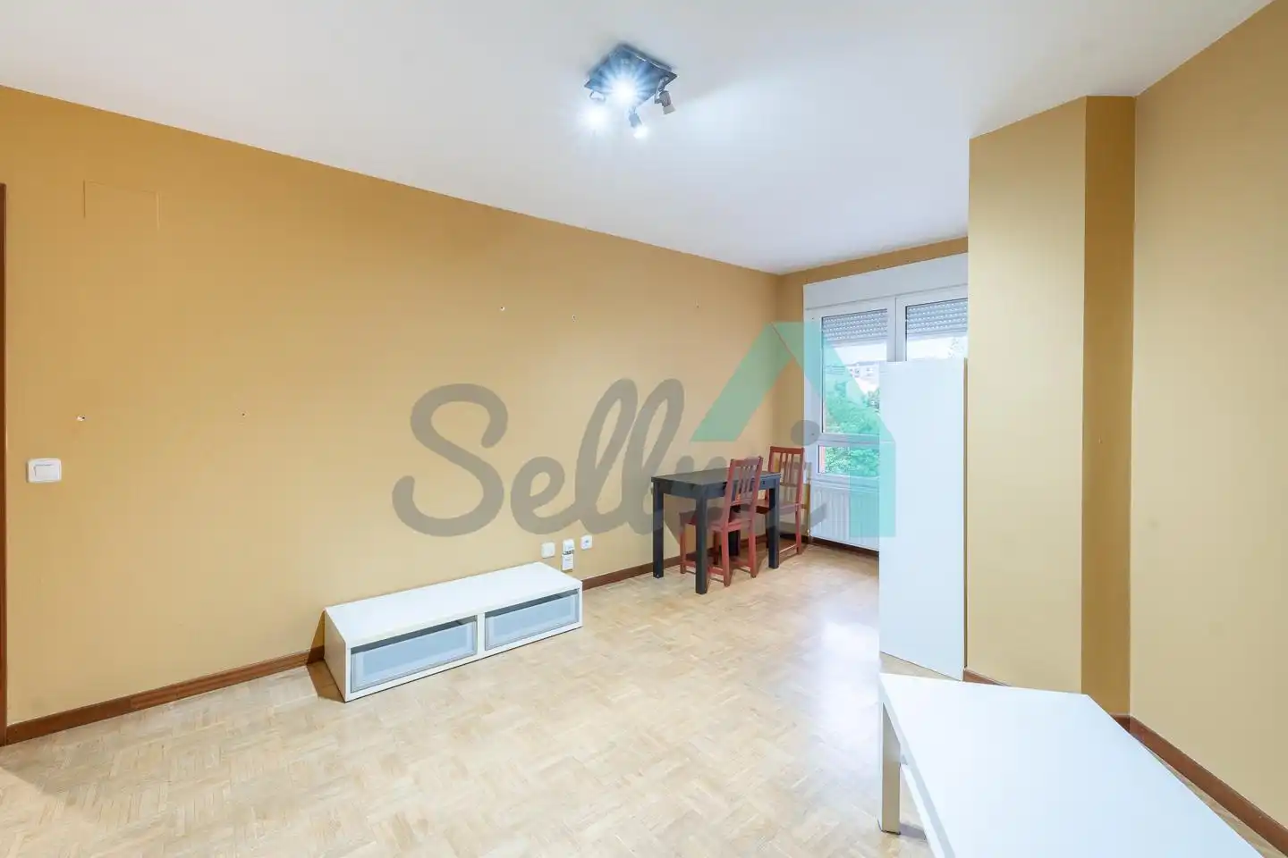 Living room of Flat for rent in Oviedo   with Heating, Parquet flooring and Furnished