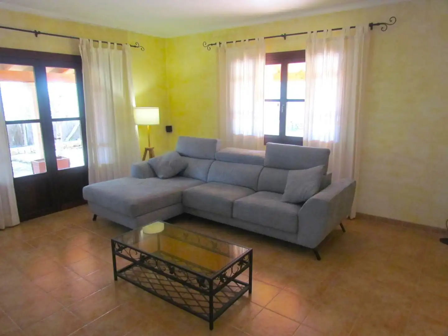 Sala de estar de Finca rústica de alquiler en Santa Eugènia con Aire acondicionado, Jardín privado y Terraza