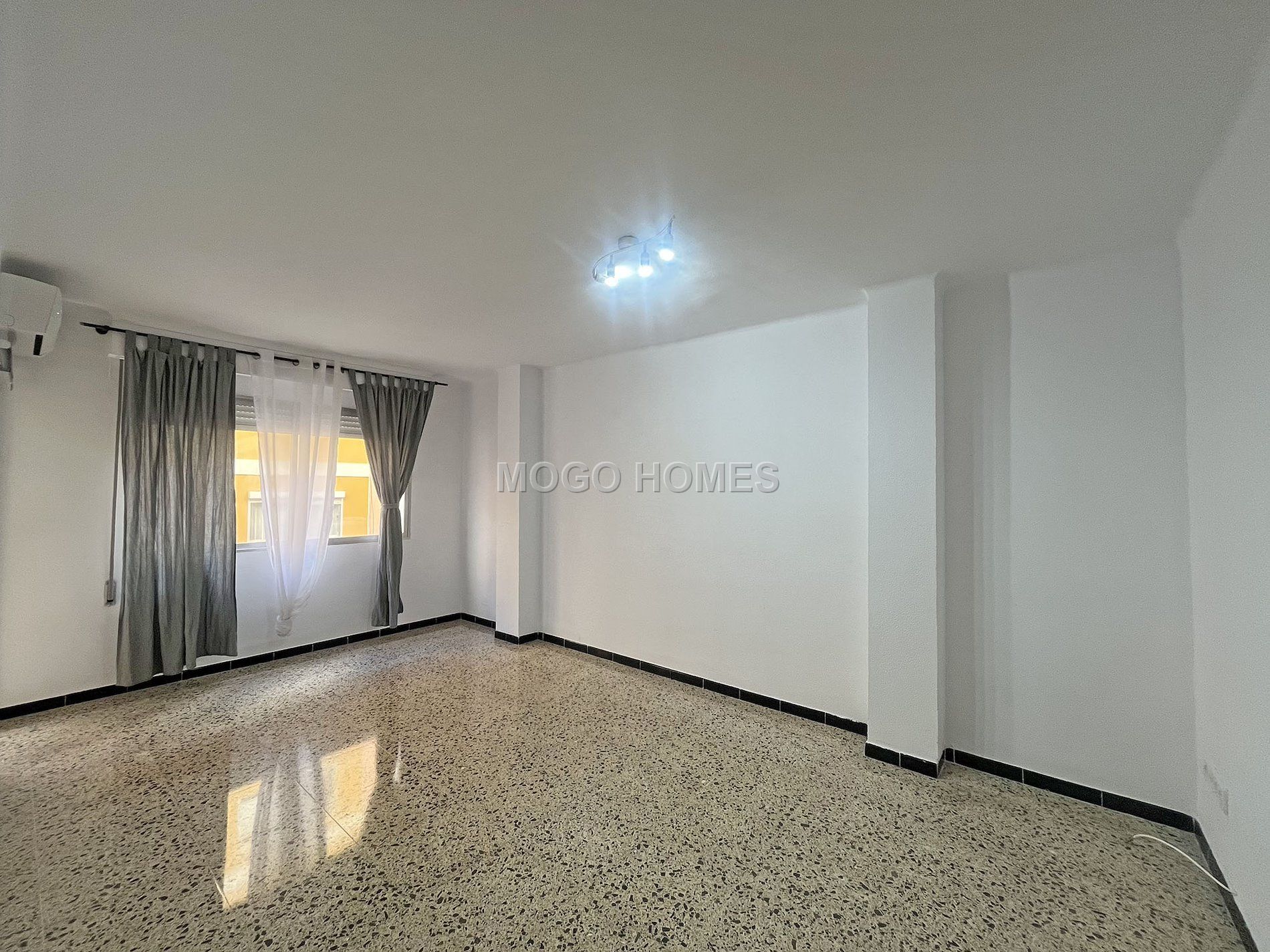 Sala d'estar de Pis de lloguer en  Palma de Mallorca amb Calefacció i Balcó