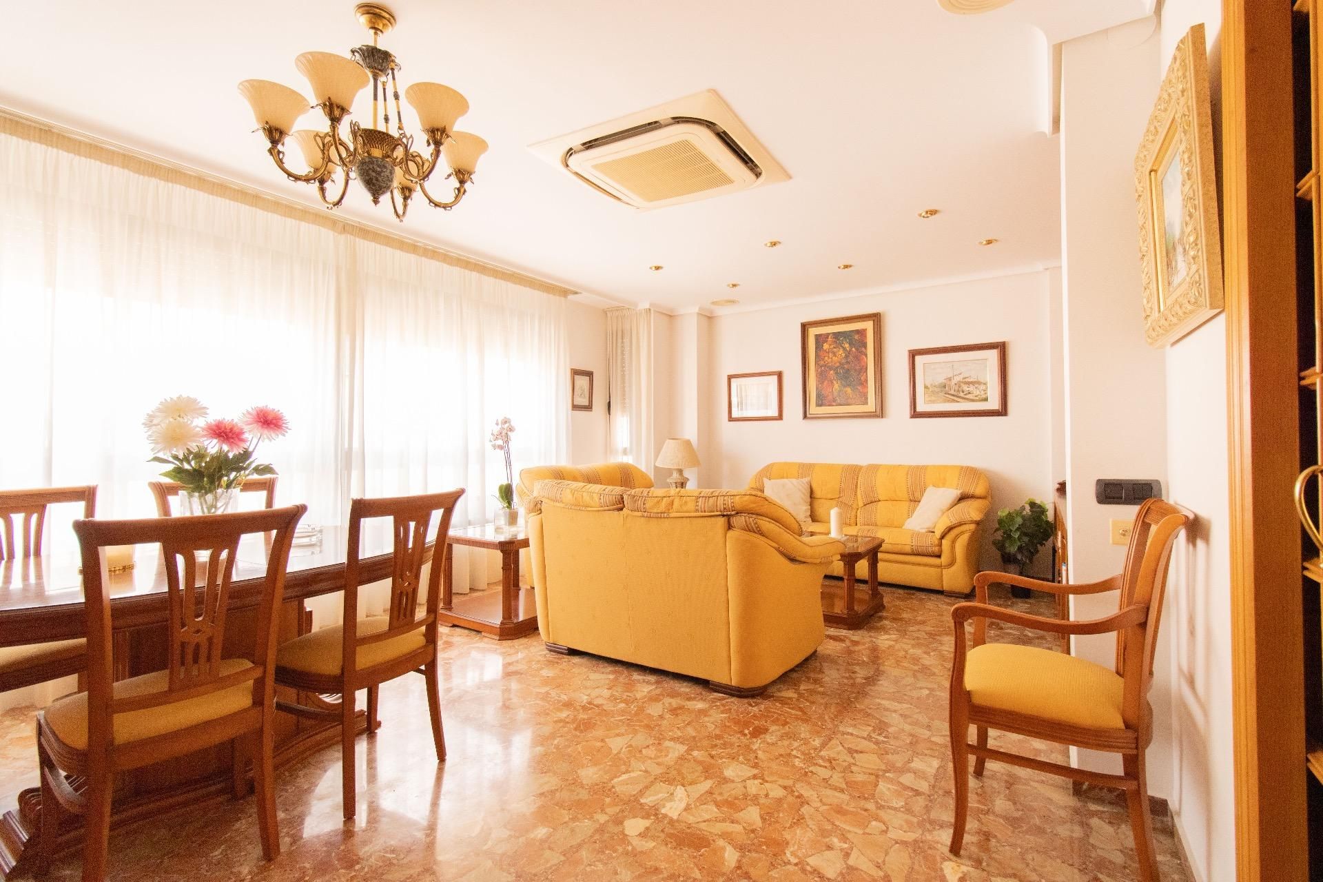 Sala d'estar de Casa o xalet en venda en Burriana / Borriana amb Aire condicionat, Calefacció i Jardí privat