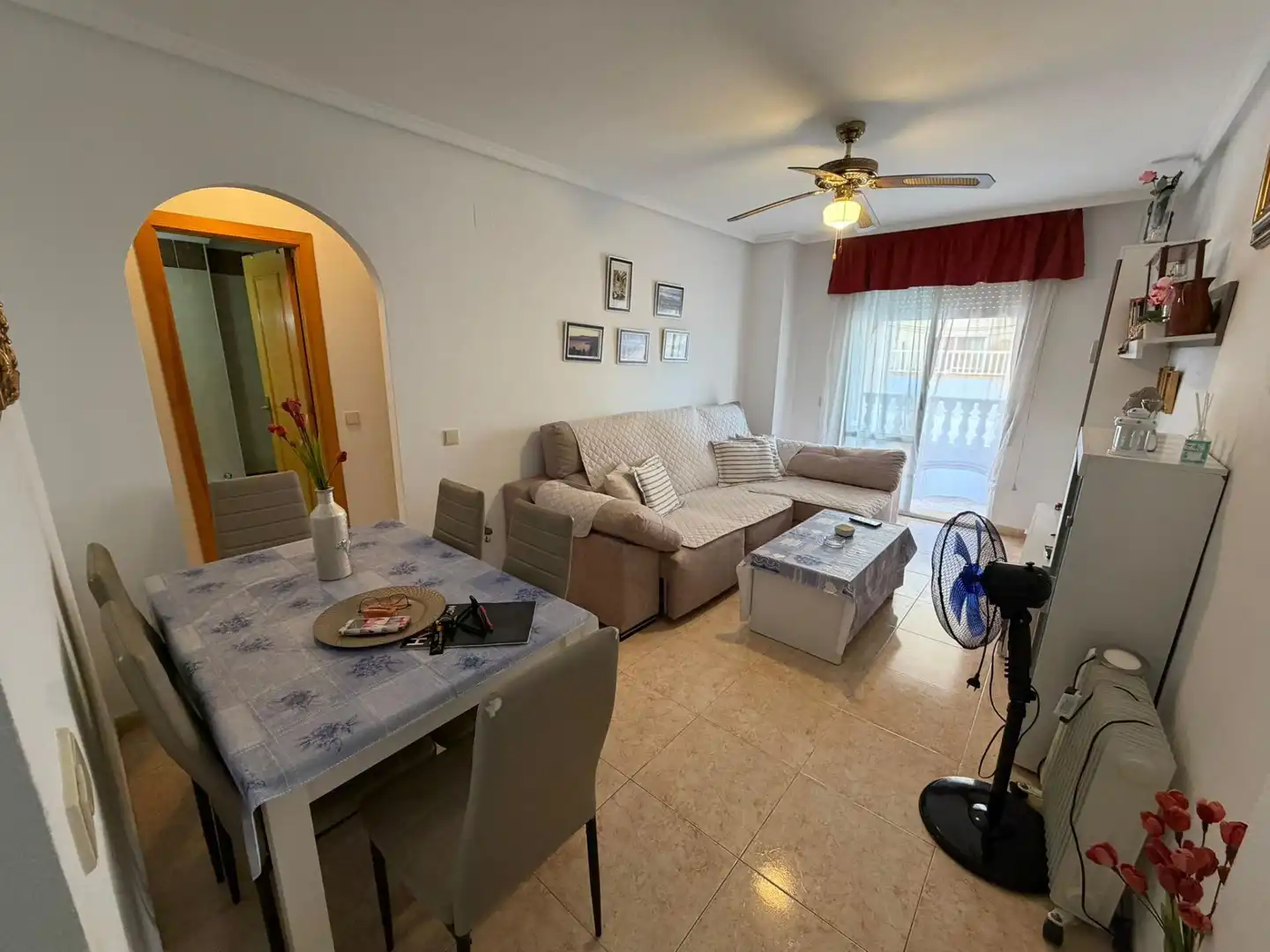 Sala d'estar de Apartament en venda en Torrevieja amb Terrassa, Moblat i Piscina comunitària