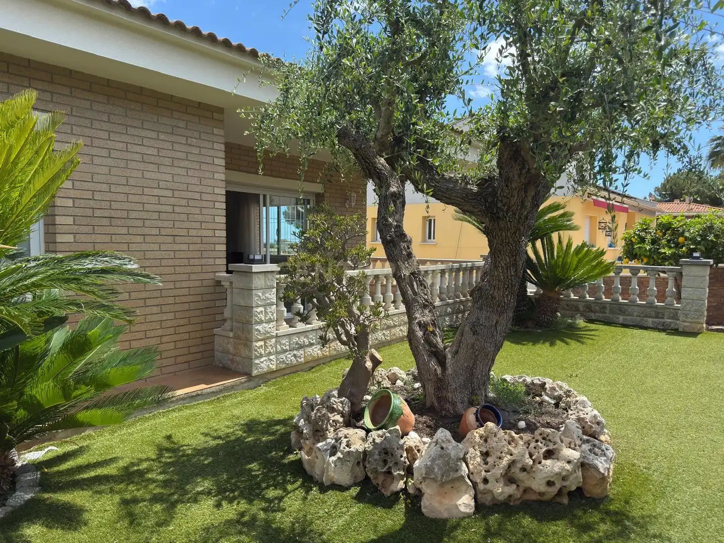 Garden of Houses for sale in Cunit  with Air Conditioner