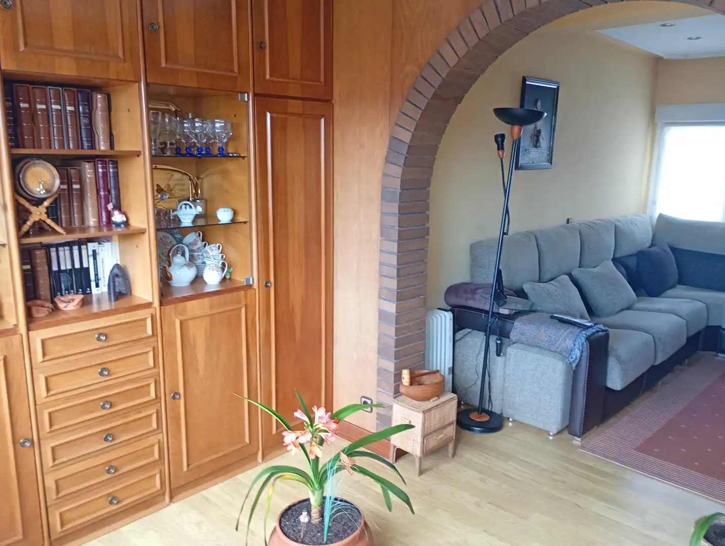Living room of Flat for sale in Gijón   with Parquet flooring, Furnished and Oven