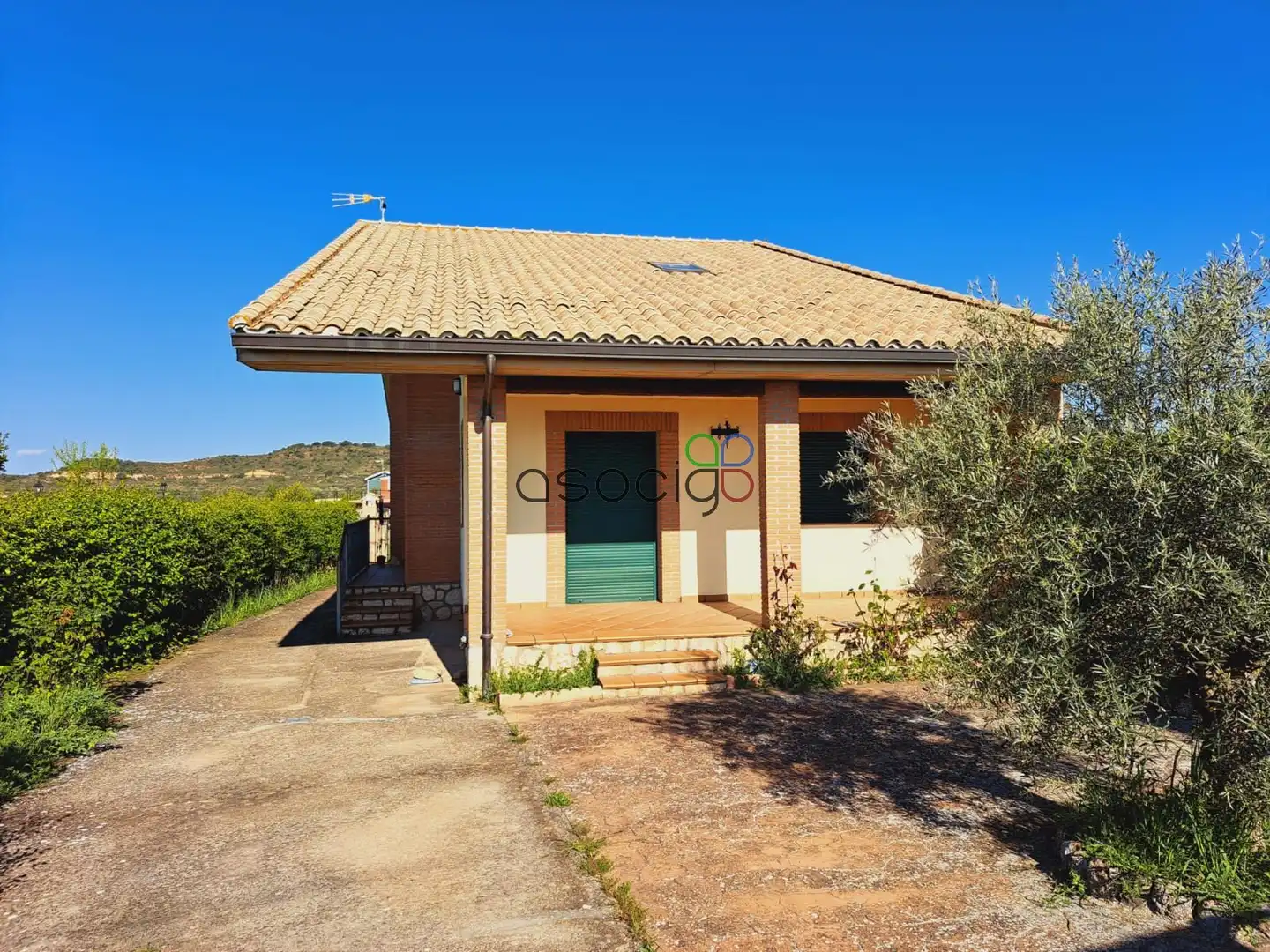 Vista exterior de Casa o chalet en venta en Solanillos del Extremo con Calefacción, Trastero y Piscina