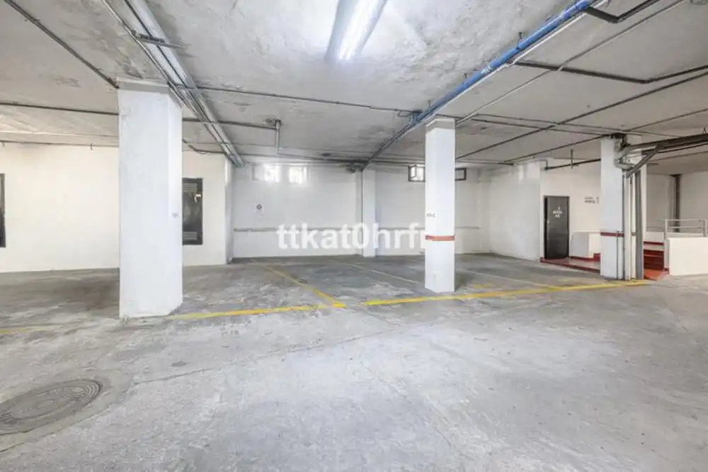Aparcament de Apartament de lloguer en Marbella amb Aire condicionat, Terrassa i Moblat