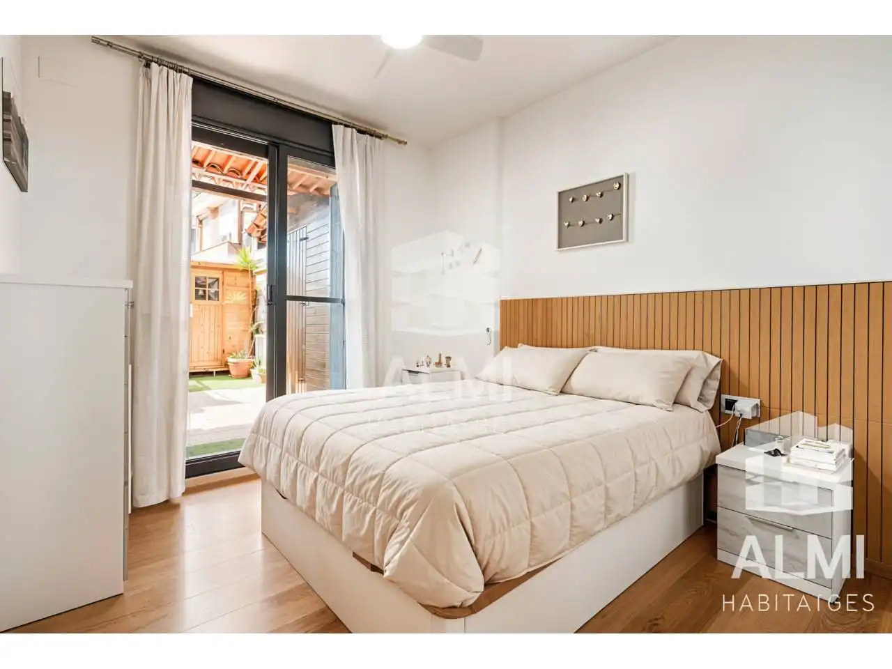 Schlafzimmer von Wohnung zum Verkauf in Barcelona mit Klimaanlage, Parkett und Terrasse