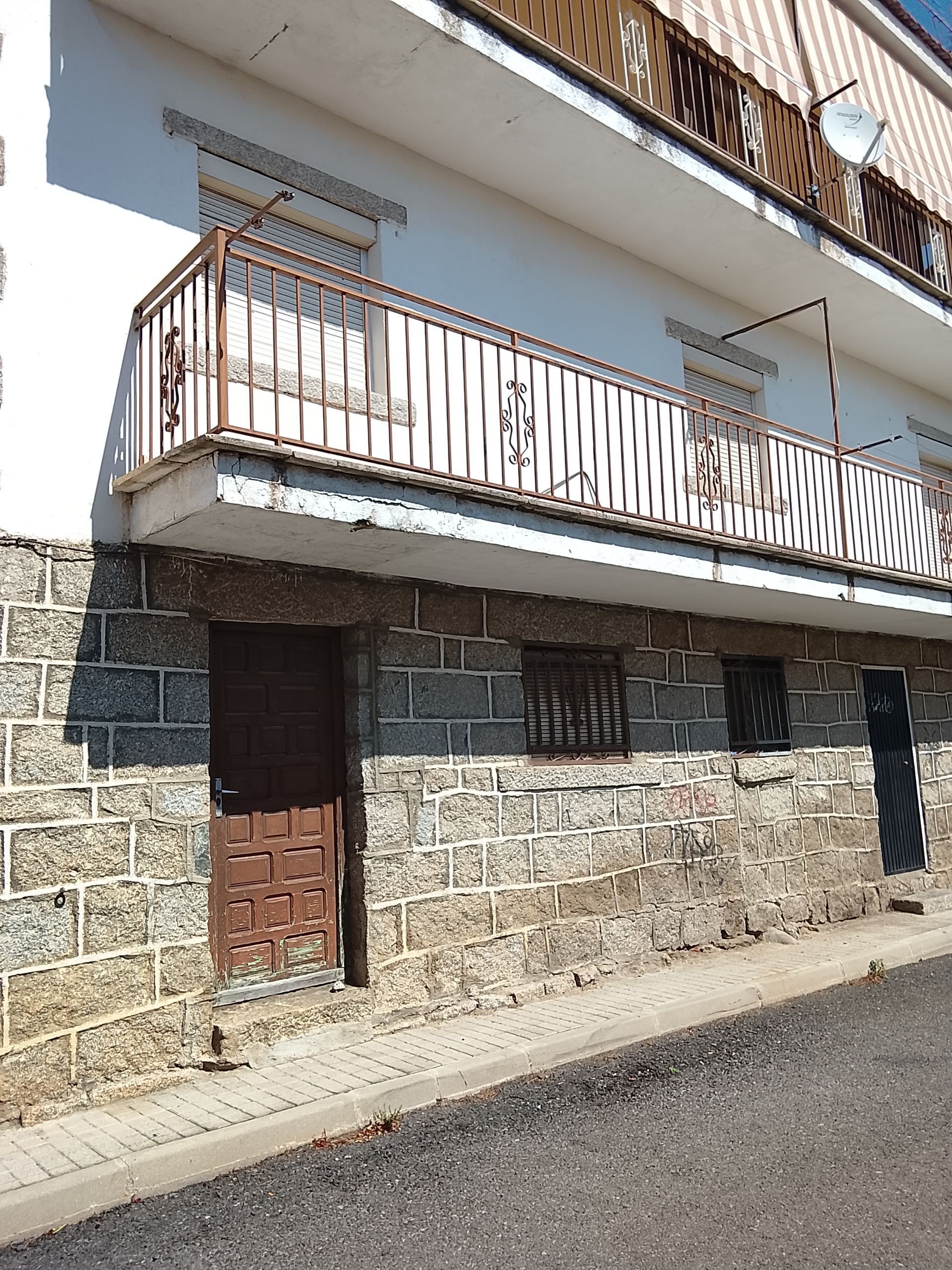 Exterior view of Flat for sale in El Hoyo de Pinares   with Heating, Terrace and Storage room