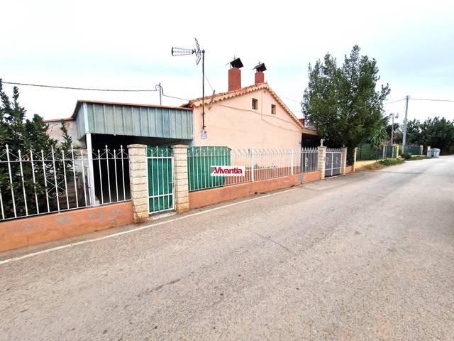 Casa-chalet en Venta en Purias