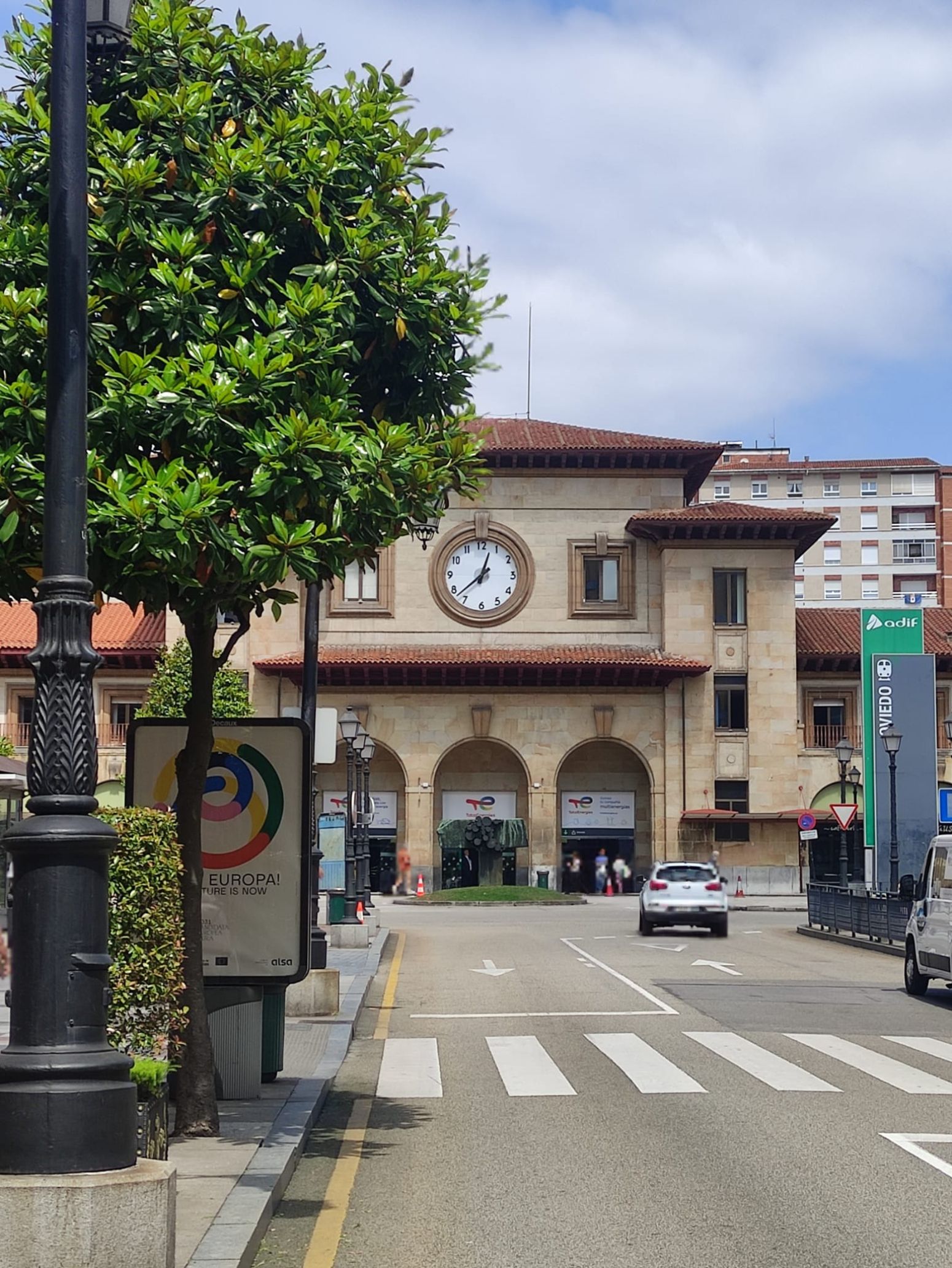 Vista exterior de Pis en venda en Oviedo  amb Calefacció, Parquet i Traster
