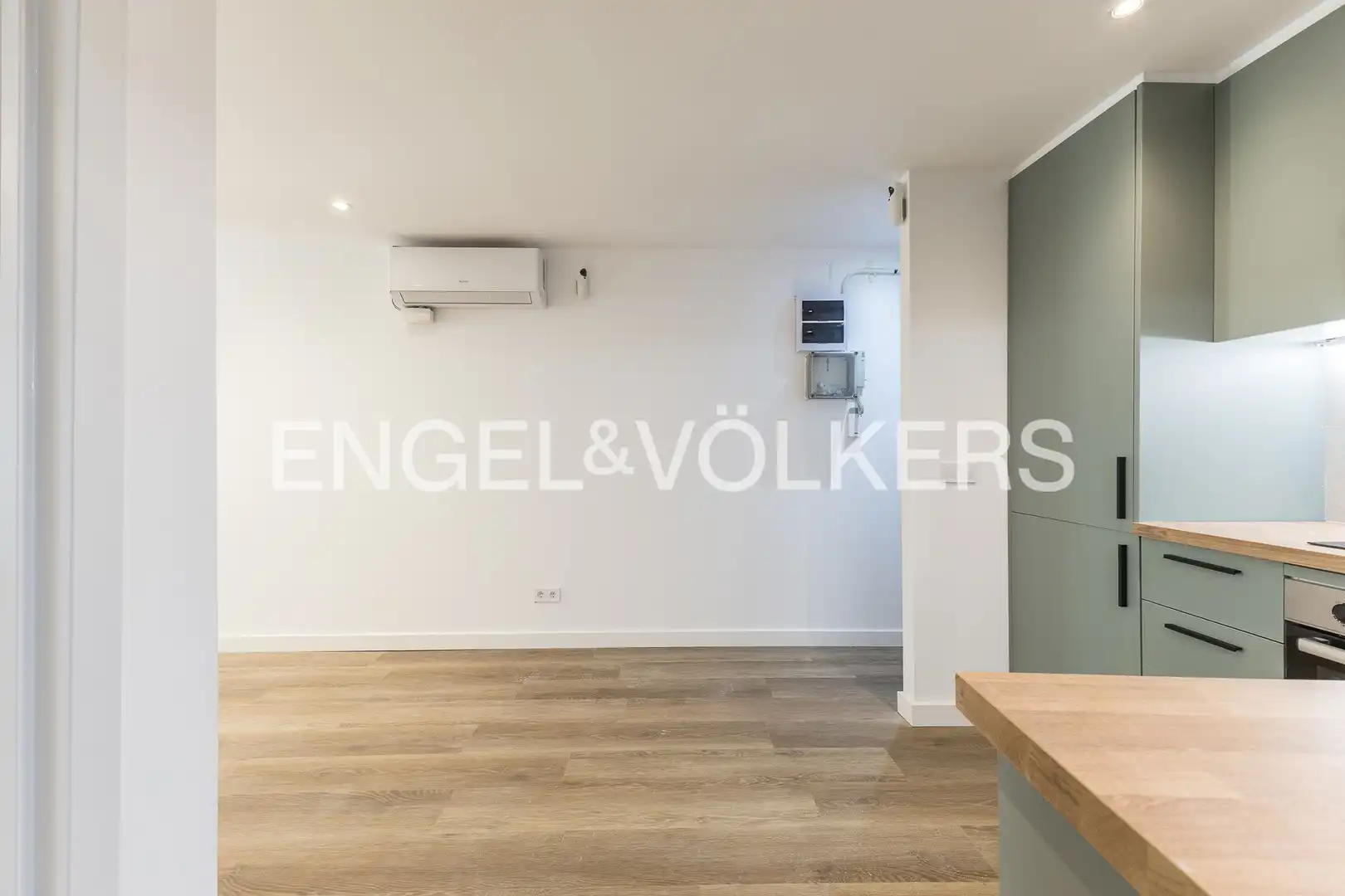 Flat for sale in L'Hospitalet de Llobregat  with Heating and Balcony