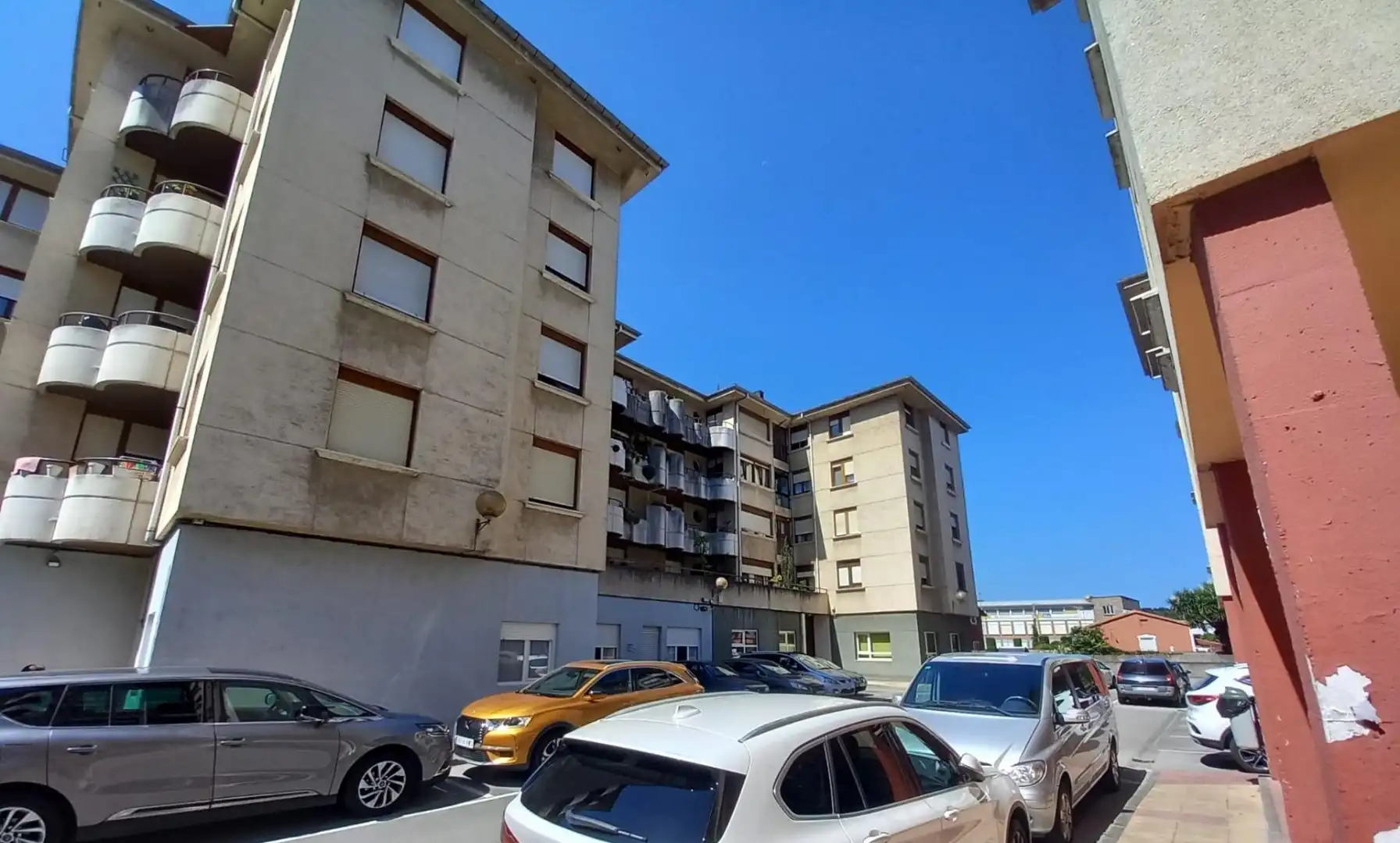 Vista exterior de Piso en venta en Torrelavega  con Calefacción, Jardín privado y Trastero