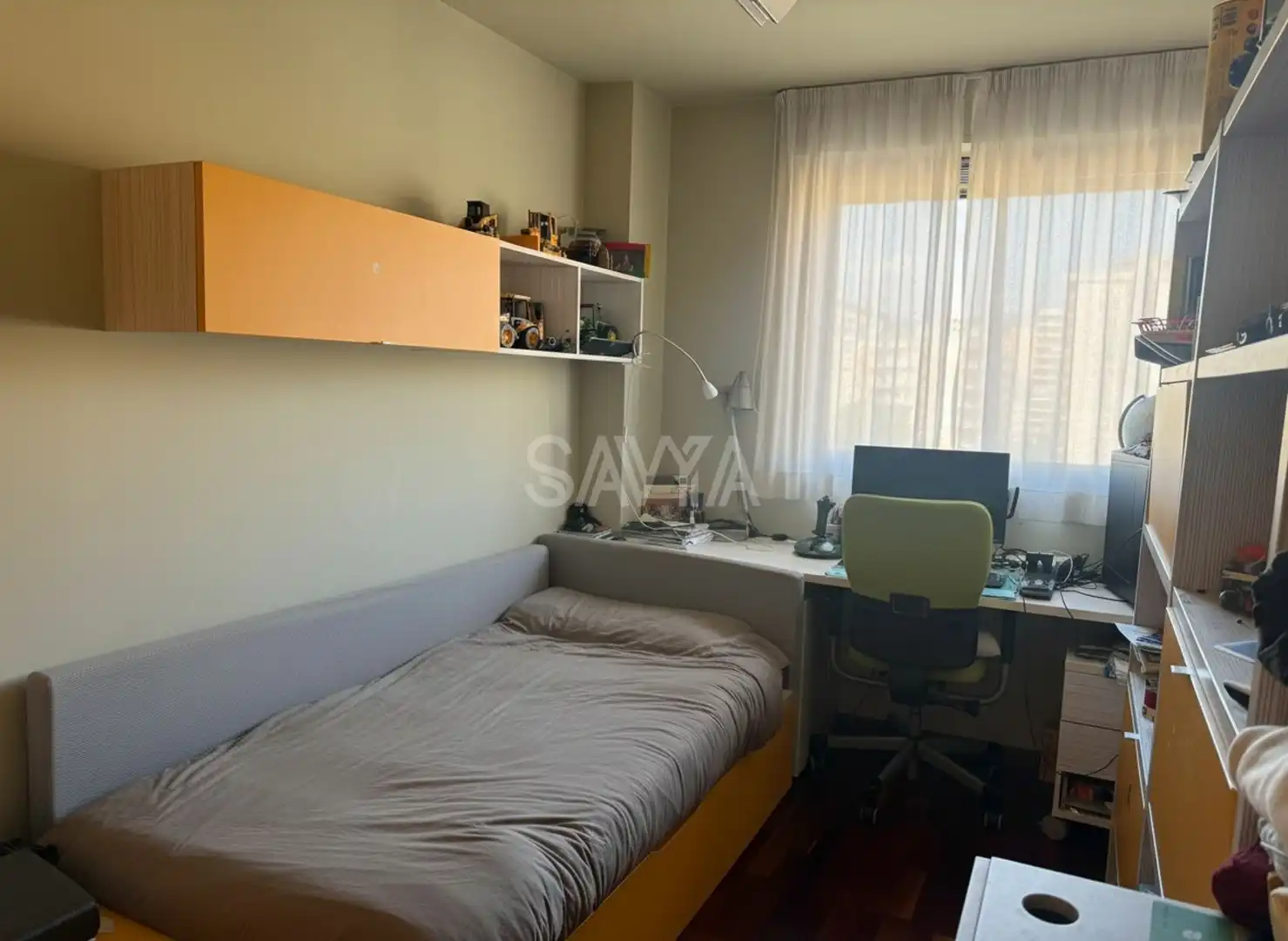 Habitación de Ático en venta en L'Hospitalet de Llobregat con Aire acondicionado, Calefacción y Parquet