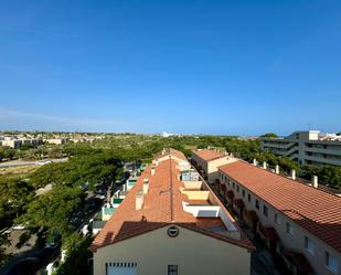 Vista exterior de Àtic en venda en Cambrils amb Aire condicionat, Terrassa i Balcó