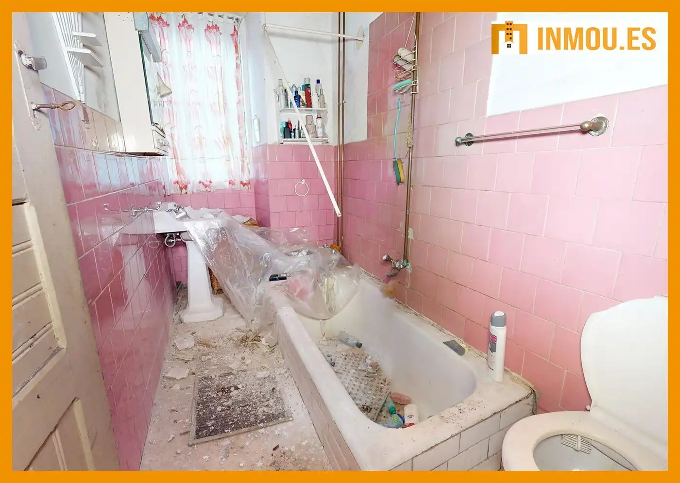 Badezimmer von Einfamilien-Reihenhaus zum Verkauf in Celanova mit Klimaanlage, Terrasse und Balkon
