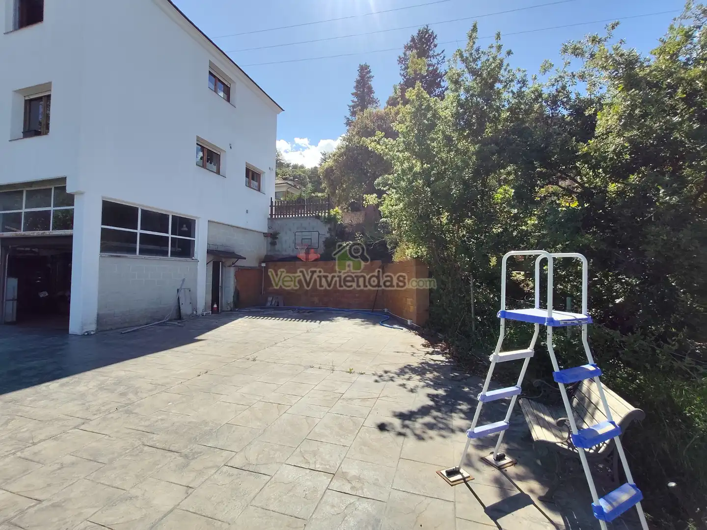 Aparcament de Casa o xalet en venda en Vallirana amb Calefacció, Jardí privat i Terrassa