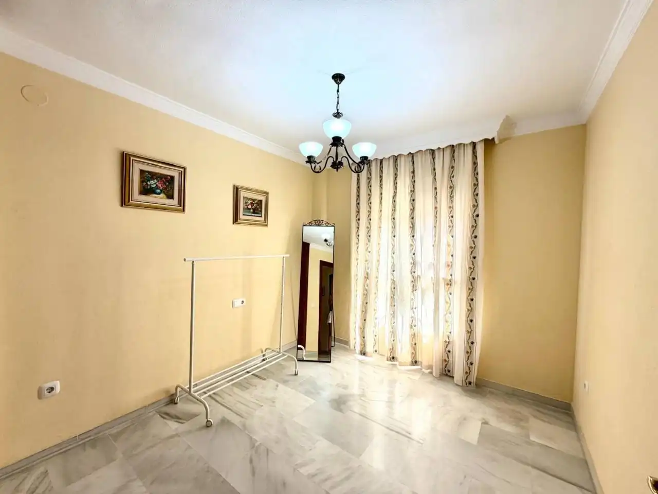Dormitori de Casa adosada de lloguer en Vélez-Málaga amb Terrassa, Moblat i Piscina comunitària