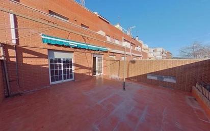 Vista exterior de Casa adosada en venda en El Vendrell amb Calefacció, Jardí privat i Terrassa