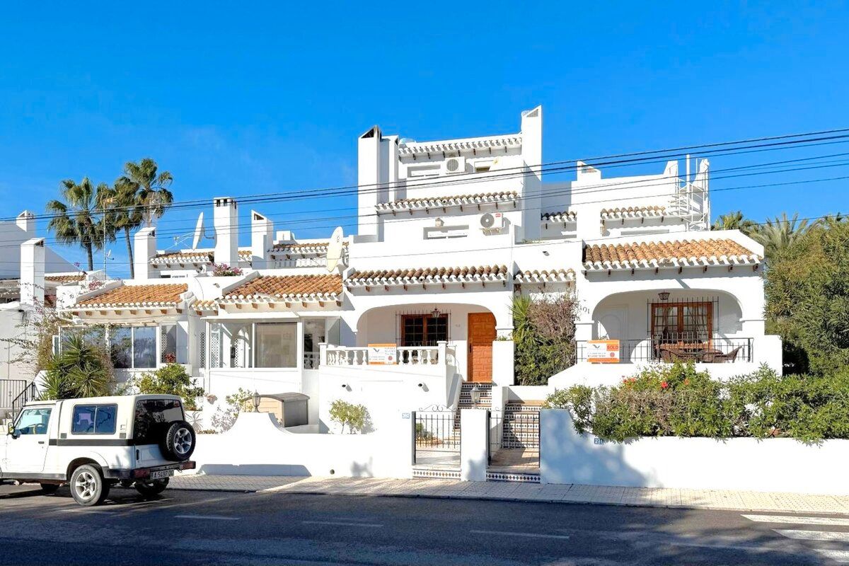 Exterior view of Single-family semi-detached for sale in Orihuela  with Air Conditioner, Terrace and Storage room