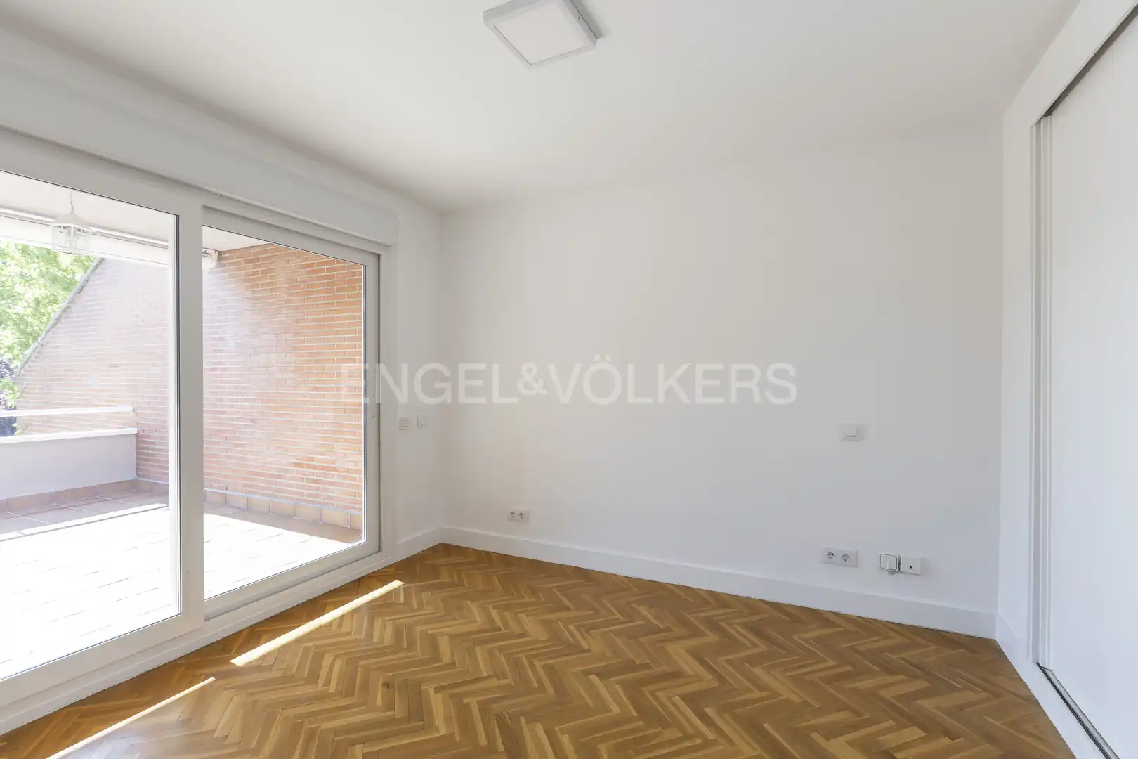 Bedroom of Houses for sale in Pozuelo de Alarcón  with Air Conditioner, Heating and Swimming Pool