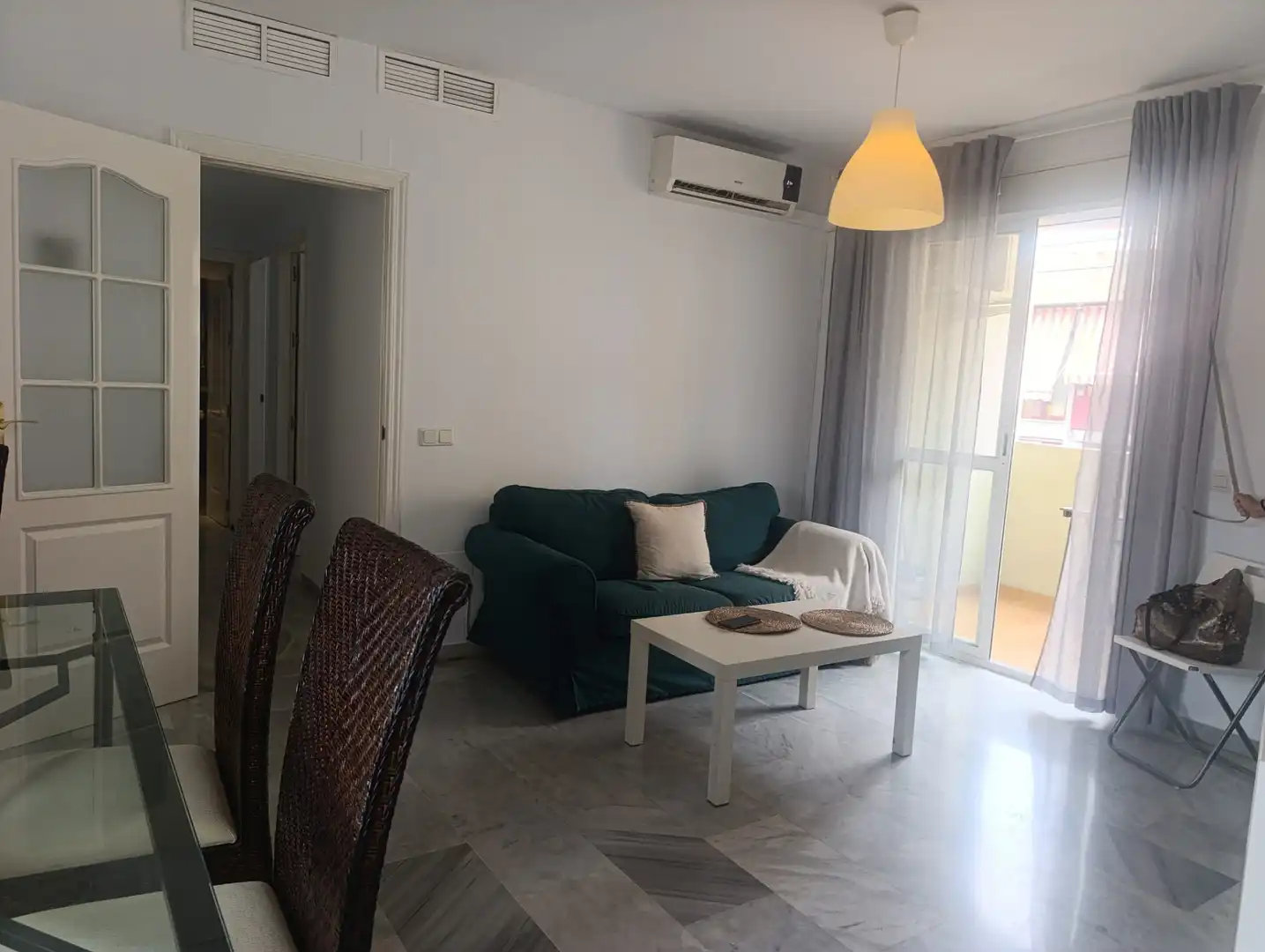 Sala de estar de Apartamento de alquiler con opción a compra en Málaga con Aire acondicionado, Terraza y Trastero