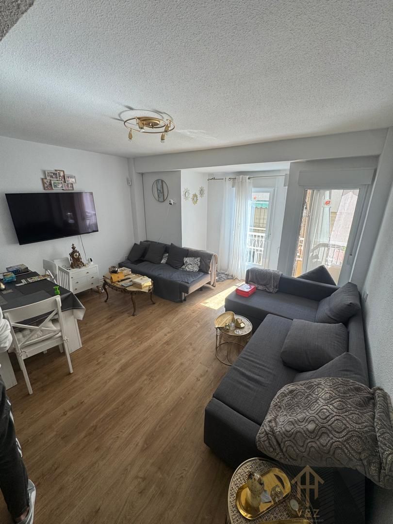 Sala d'estar de Apartament en venda en Alicante / Alacant amb Calefacció, Terrassa i Moblat