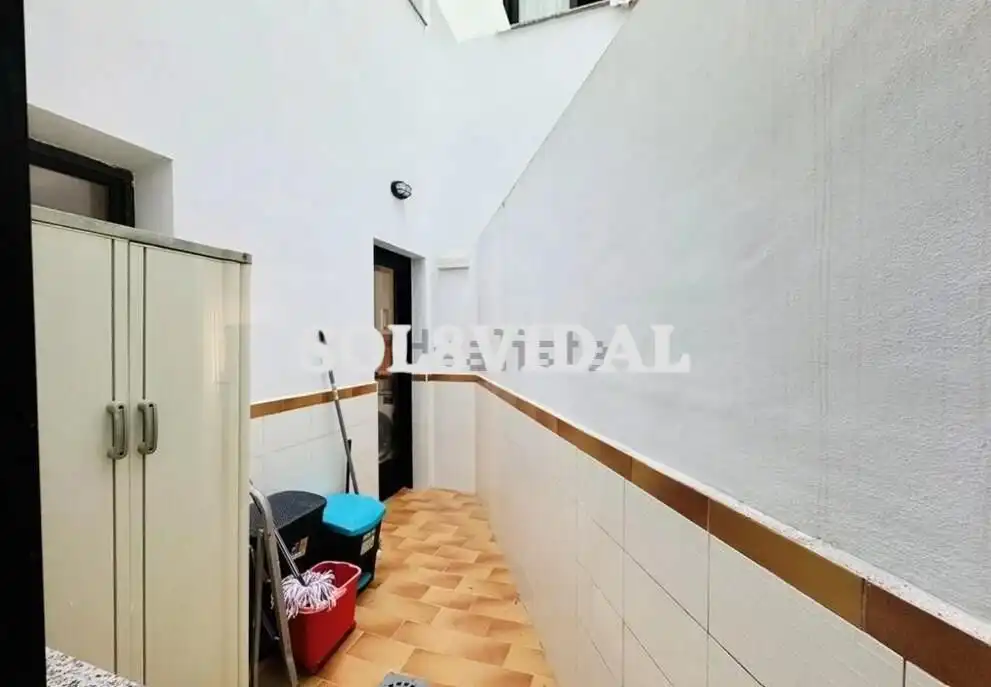 Flat for sale in Torrevieja  with Air Conditioner, Private garden and Furnished