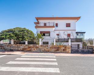 Vista exterior de Casa o xalet en venda en San Bartolomé de Tirajana amb Aire condicionat, Jardí privat i Terrassa