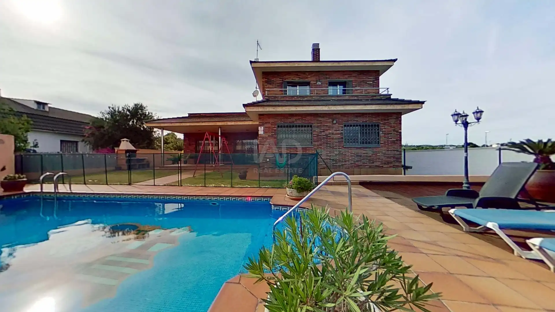 Piscina de Casa o xalet en venda en El Vendrell amb Aire condicionat, Calefacció i Terrassa