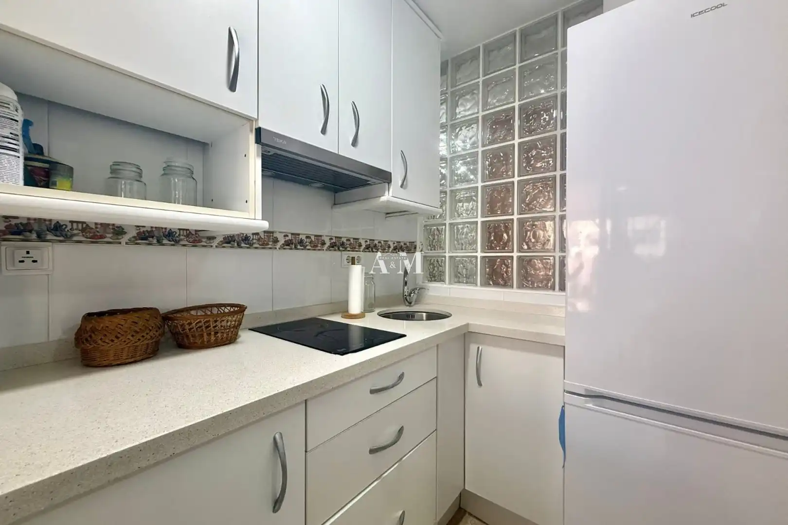 Cuina de Apartament de lloguer en Torrevieja amb Aire condicionat, Calefacció i Moblat