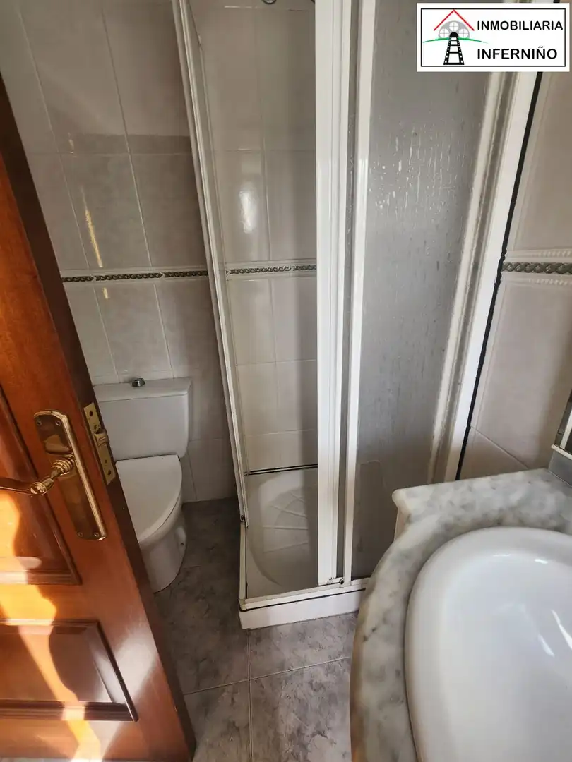 Badezimmer von Gebäude zum Verkauf in Narón