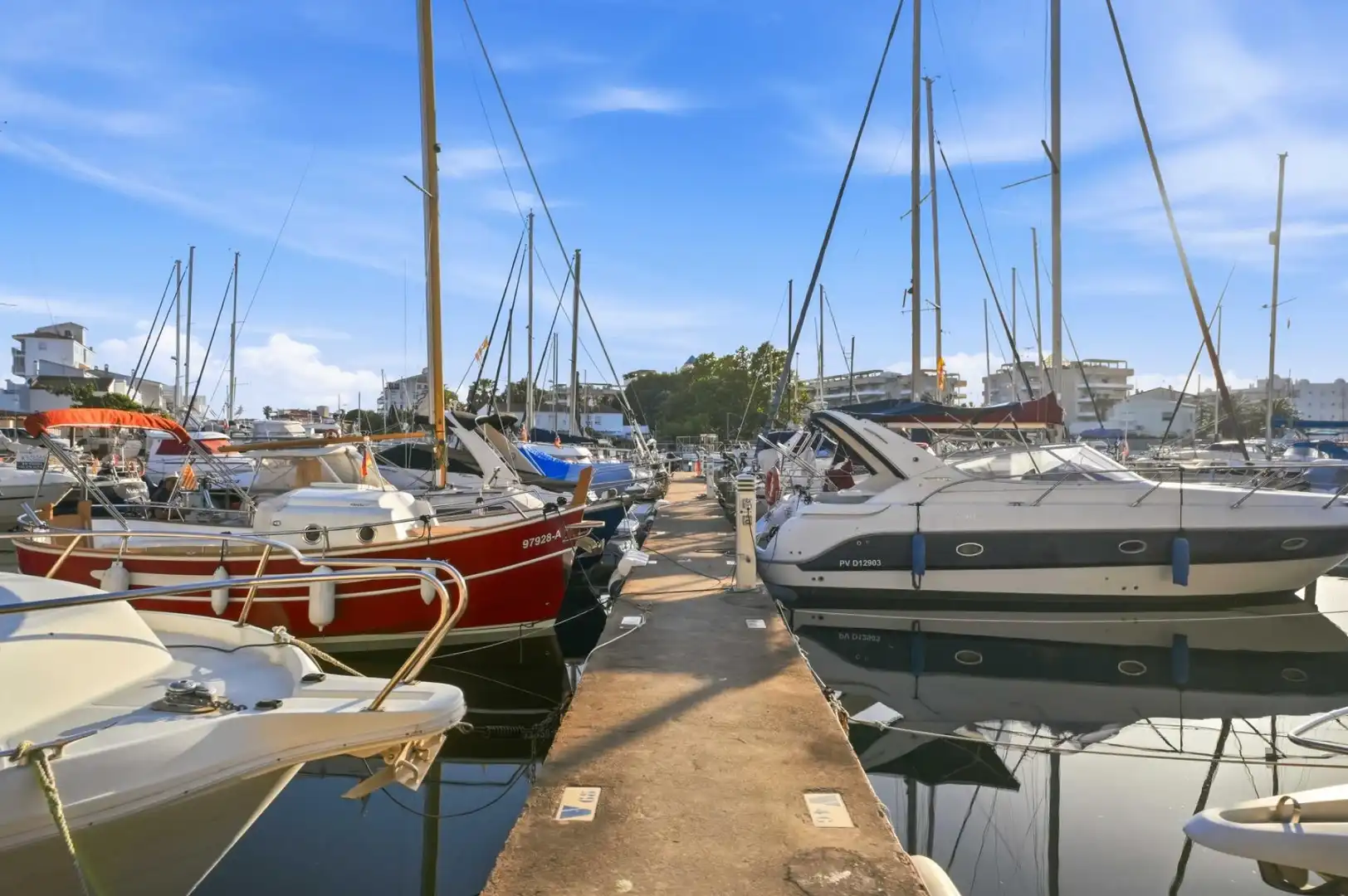 Parking of Houses for sale in Roses