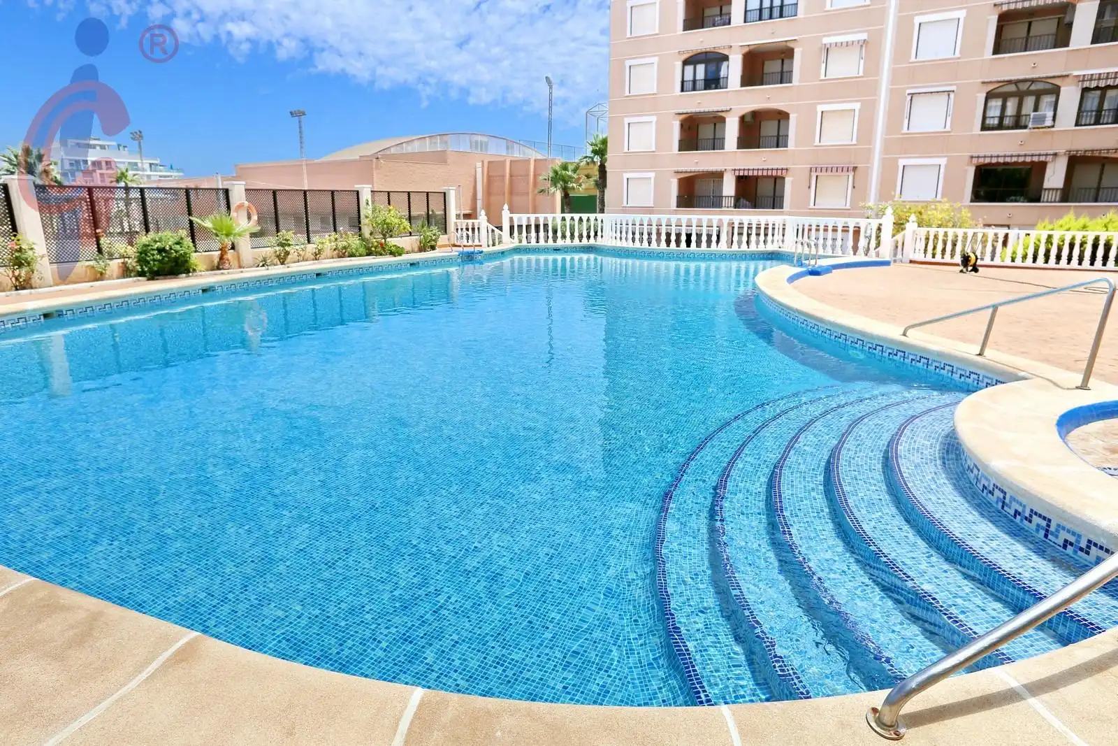Schwimmbecken von Wohnung zum Verkauf in Guardamar del Segura mit Terrasse, Abstellraum und Möbliert