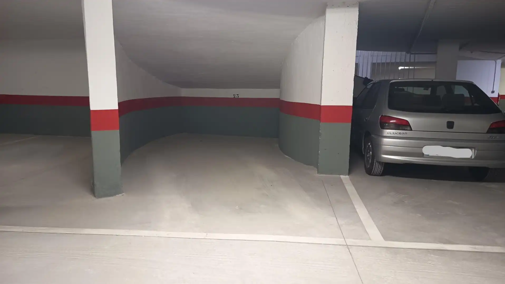 Se vende Cochera en la Plaza Emilio Luque, imatge 4